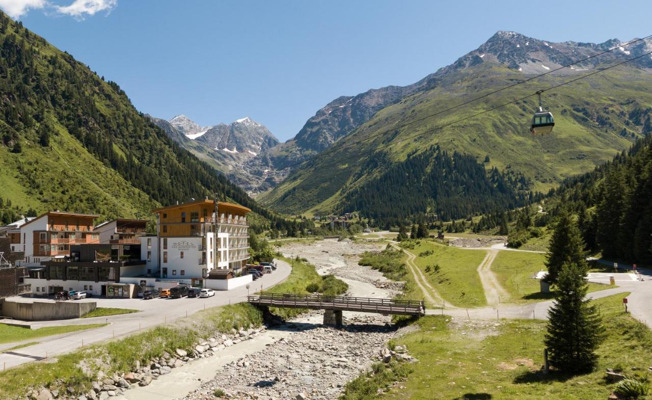 Hotel Vier Jahreszeiten St. Leonhard im Pitztal Exterior foto